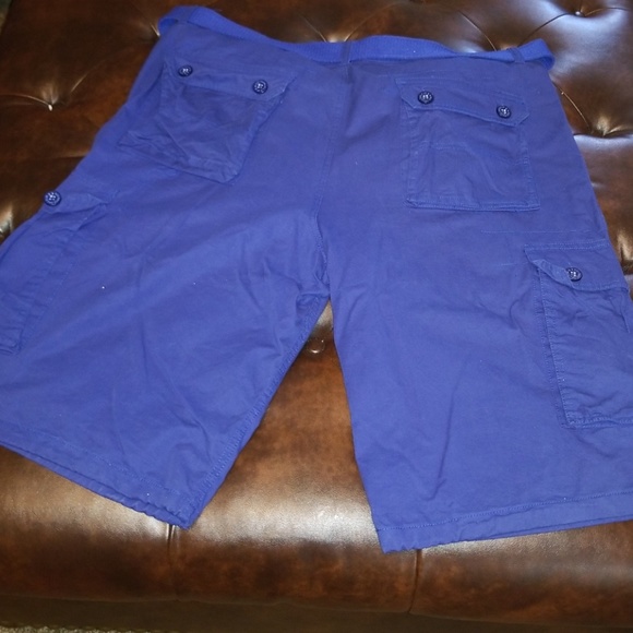 Blue cargo shorts - Picture 2 of 3